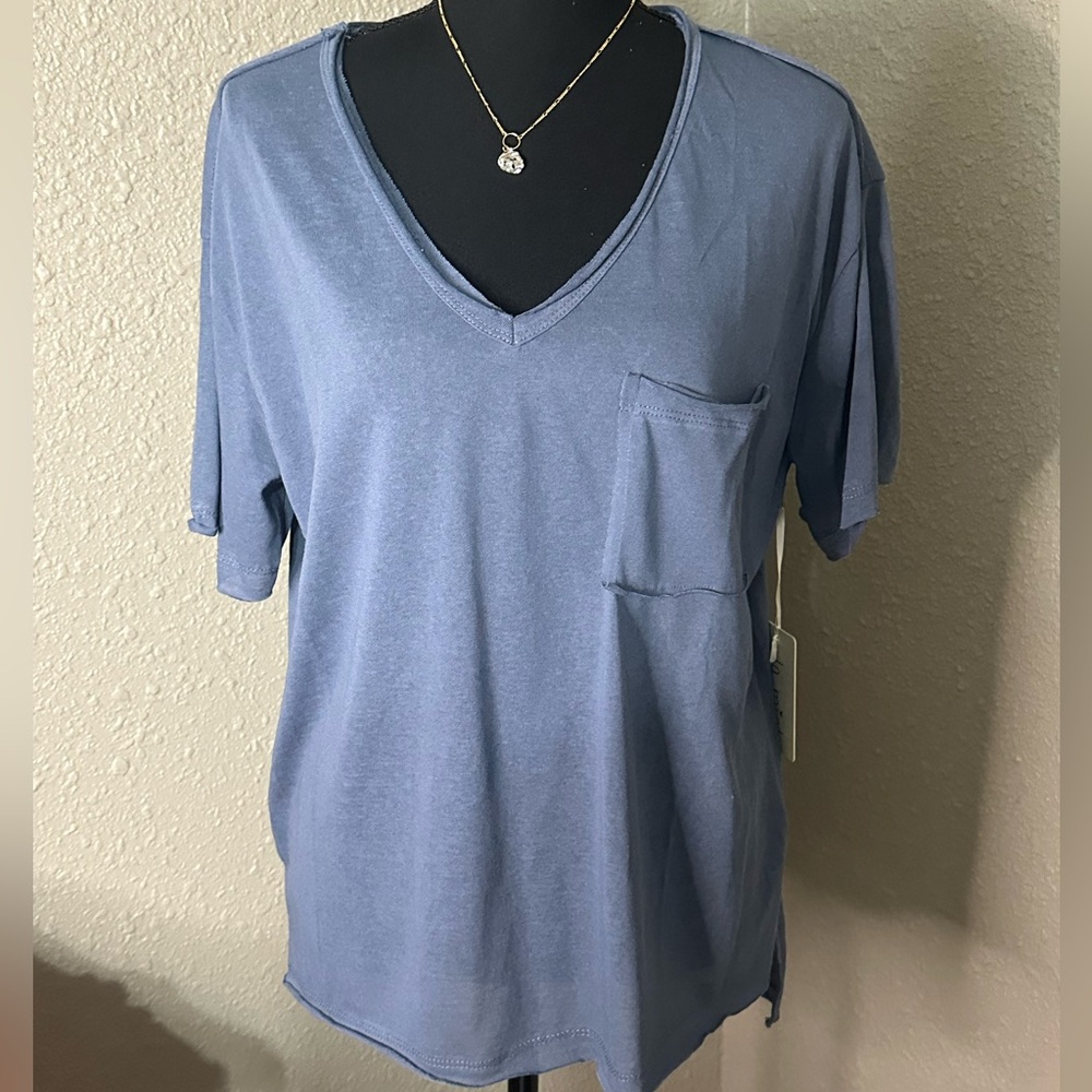 NWT LA MIEL V Neck Relaxed Tee‎ in yale blue